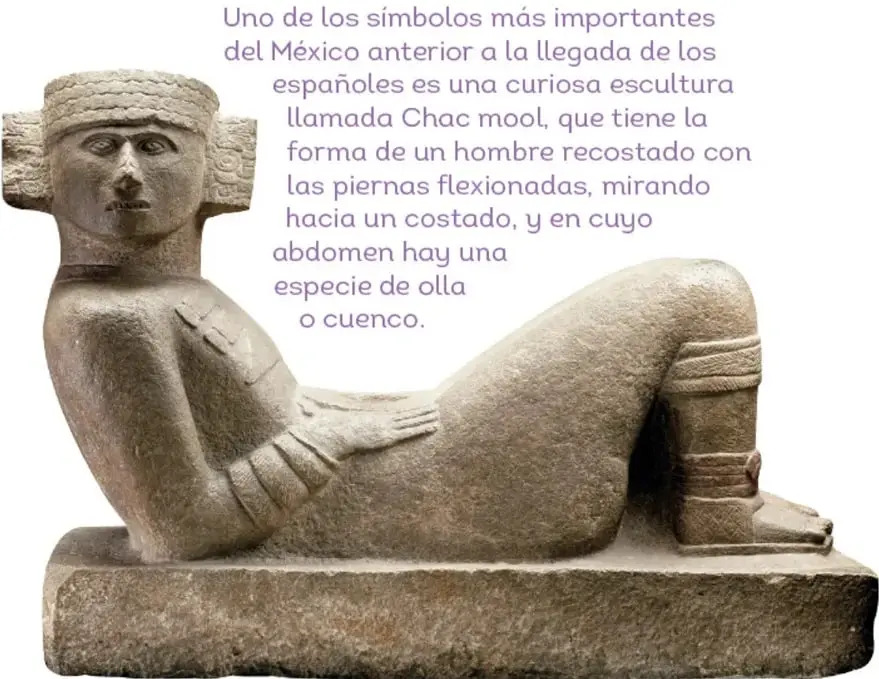 Fotografía de una escultura de piedra de un Chac mool: hombre semirrecostado con tocado, brazos sobre el abdomen y cuenco central.