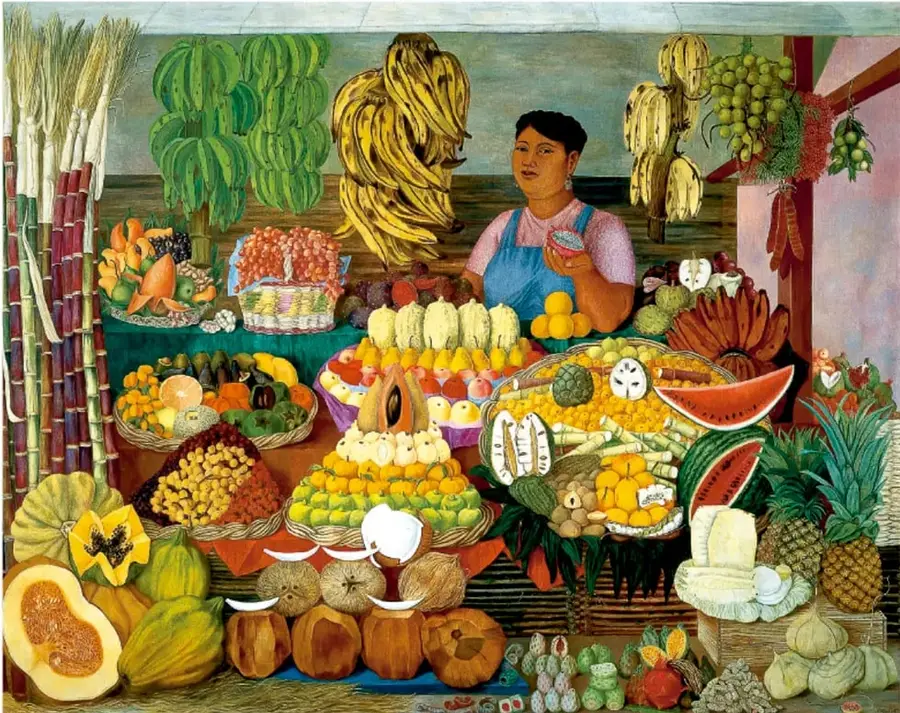 Reproducción de la pintura La vendedora de frutas (1951) de Olga Costa. Se ve a una mujer con blusa rosa y delantal azul detrás de un puesto repleto de frutas: plátanos colgando, sandía, piña, papaya, mamey, granadas, uvas, entre otras, sobre un fondo con paredes y vegetación.
