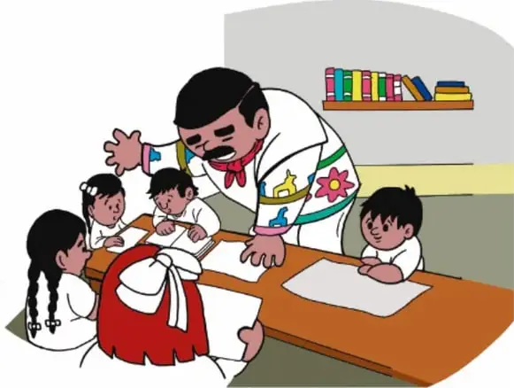 Ilustración de un maestro con camisa bordada enseñando a cuatro estudiantes sentados en pupitres con hojas de trabajo, en un aula con estante de libros. Crédito: Israel Campos de León, Coahuila.