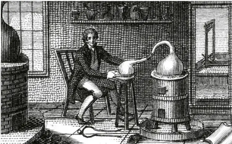 Grabado histórico que muestra a Antoine Lavoisier trabajando en su laboratorio con un horno, matraces, retortas y balanzas, ilustrando sus experimentos de combustión.