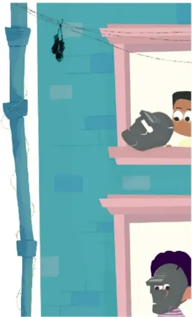 Jerry viste un traje protector azul claro con capucha, lentes redondos y guantes, y carga un equipo de fumigación con manguera al hombro.
