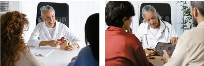 Fotografía de una profesional de la salud con bata blanca conversando con dos adolescentes frente a un escritorio, en un consultorio.