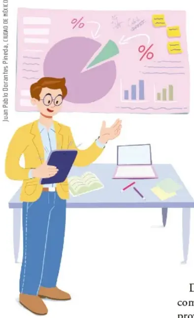 Docente junto a un pizarrón con gráficas de pastel y barras con símbolos de porcentaje; sobre su escritorio hay laptop, libros y materiales.