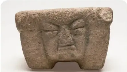 Metate con rostro, piedra tallada con forma de cara, procedente de San Lorenzo Tenochtitlan, Veracruz.