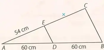 Tres figuras triangulares donde un segmento interior es paralelo a un lado del triángulo.