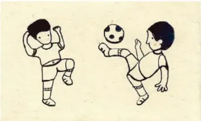 Tres niños caminan tomados de la mano.