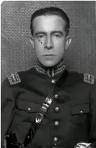 Retrato en blanco y negro del general Serrano con uniforme militar.