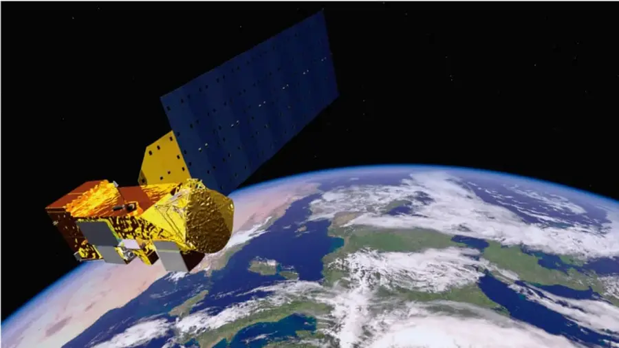 Satélite artificial con paneles solares en órbita sobre la Tierra, vista desde el espacio.