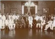 Fotografía histórica de una reunión del club social La Unión en Guayaquil, en 1940.