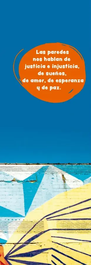 Muro pintado de colores (azul, amarillo) con la frase en óvalo naranja: 'Las paredes nos hablan de justicia e injusticia, de sueños, de amor, de esperanza y de paz.'