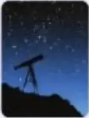 Imagen de un observatorio o telescopio bajo un cielo estrellado.