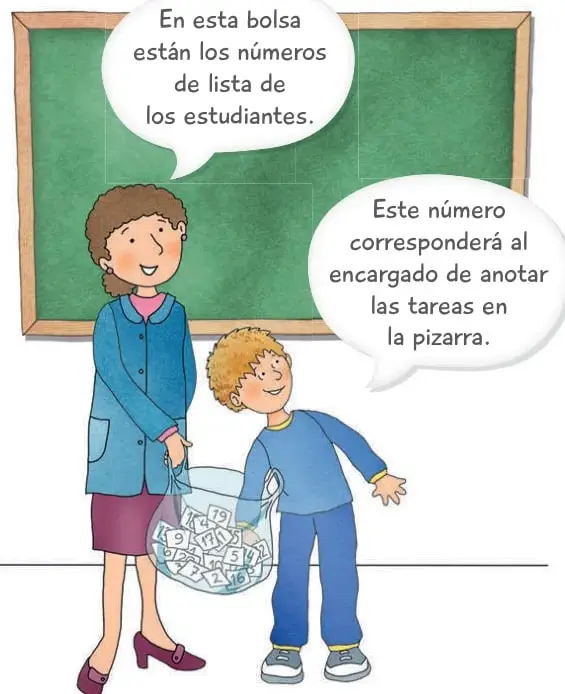 Ilustración de una profesora y un niño frente a una pizarra verde. La profesora sostiene una bolsa transparente con números (1 a 9) y globos de diálogo explican que en la bolsa están los números de la lista de estudiantes.