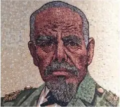 Escultura de Eloy Alfaro resurgiendo de sus cenizas.