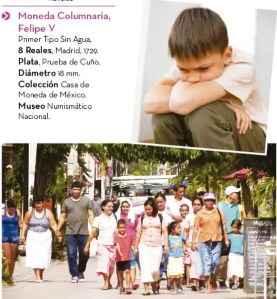 Fotografía de un niño sentado con la cabeza apoyada en los brazos, con expresión triste o preocupada, sobre un fondo claro.