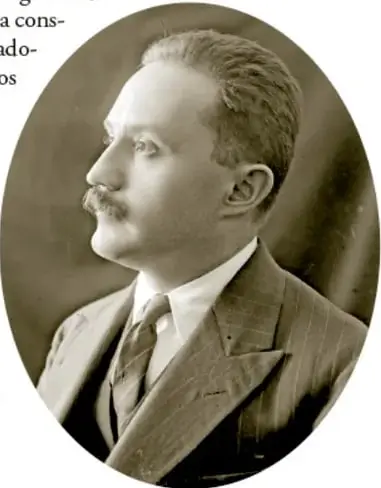 Retrato en blanco y negro de José Vasconcelos, con traje y corbata, mirando hacia la izquierda.