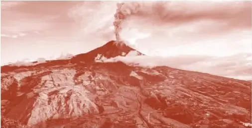 Fotografía de una erupción histórica del volcán Tungurahua.