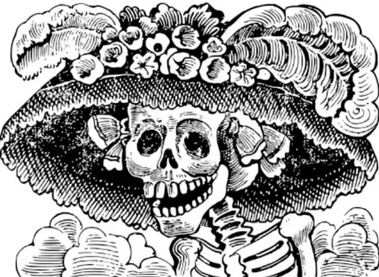 Grabado en blanco y negro de una calavera con sombrero adornado con flores y hojas, cuerpo de huesos y nubes alrededor; representa a La Catrina, ícono del Día de Muertos.