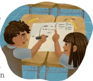 Dos niños trabajando juntos en un escritorio, escribiendo en una hoja con un lápiz, en un salón de clases.