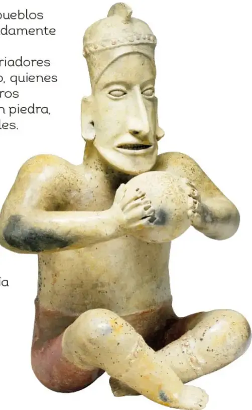 Figura antropomorfa de barro sentada, con collar y tocado, sosteniendo una pelota entre las manos.